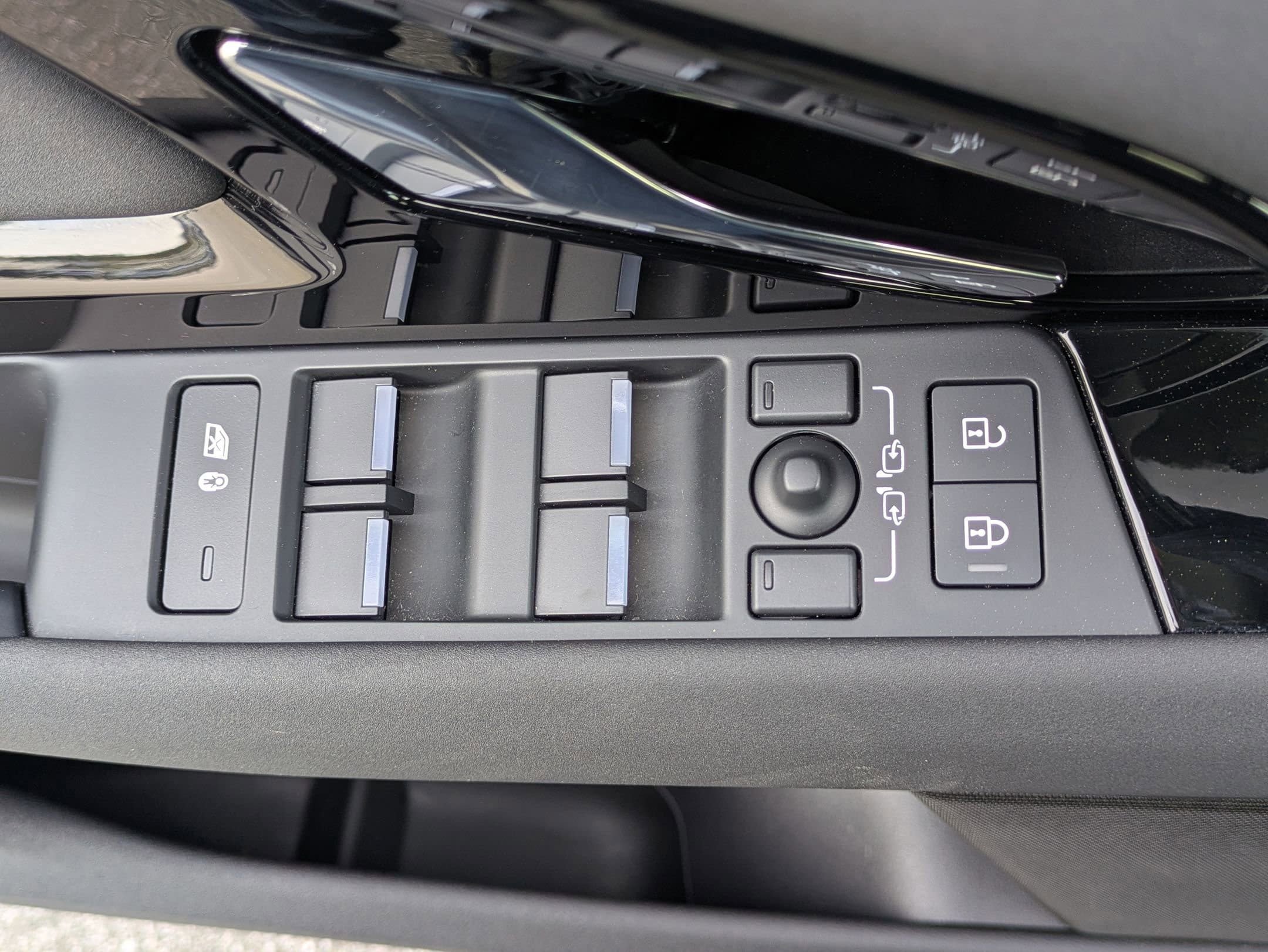 Certified 2025 Land Rover Range Rover Evoque S image 21