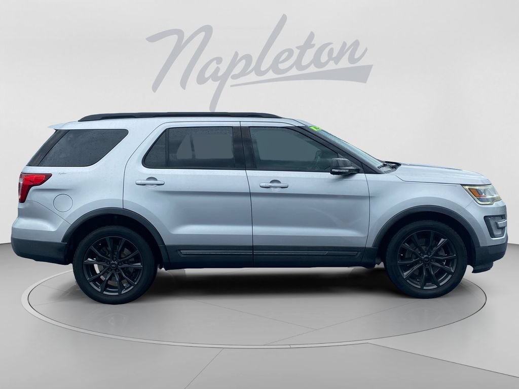 Used 2017 Ford Explorer XLT w/ Equipment Group 202A FWD image 7