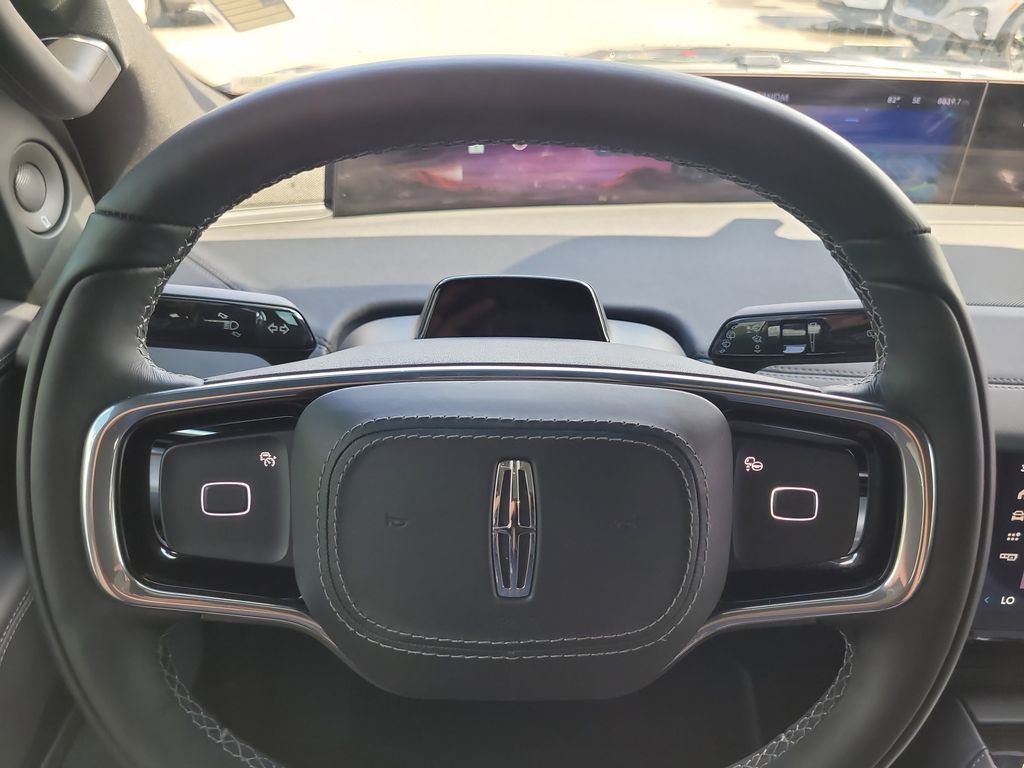 Used 2025 Lincoln Navigator Reserve w/ Jet Appearance Package image 30