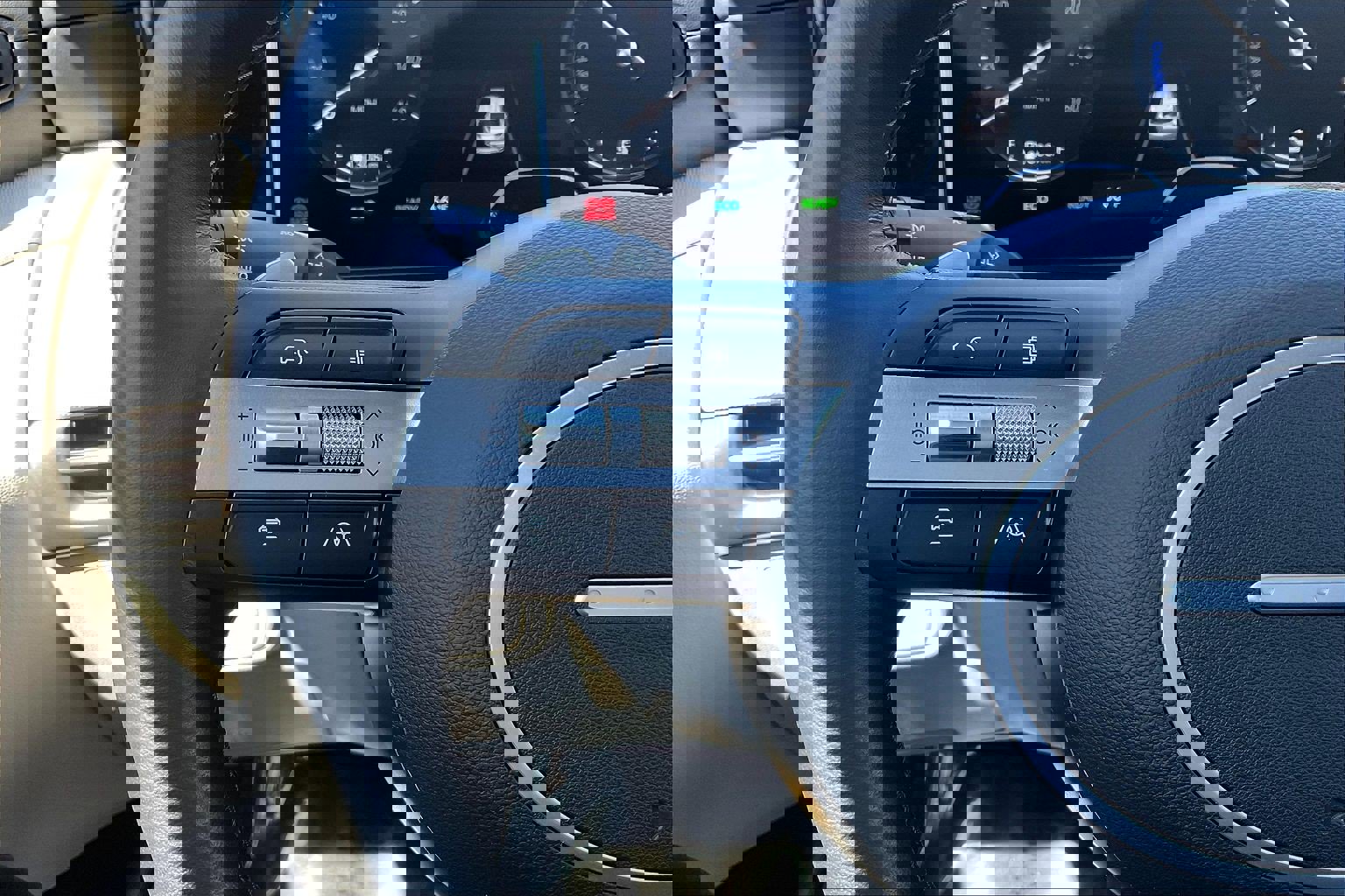 Used 2025 Hyundai Tucson Limited image 11