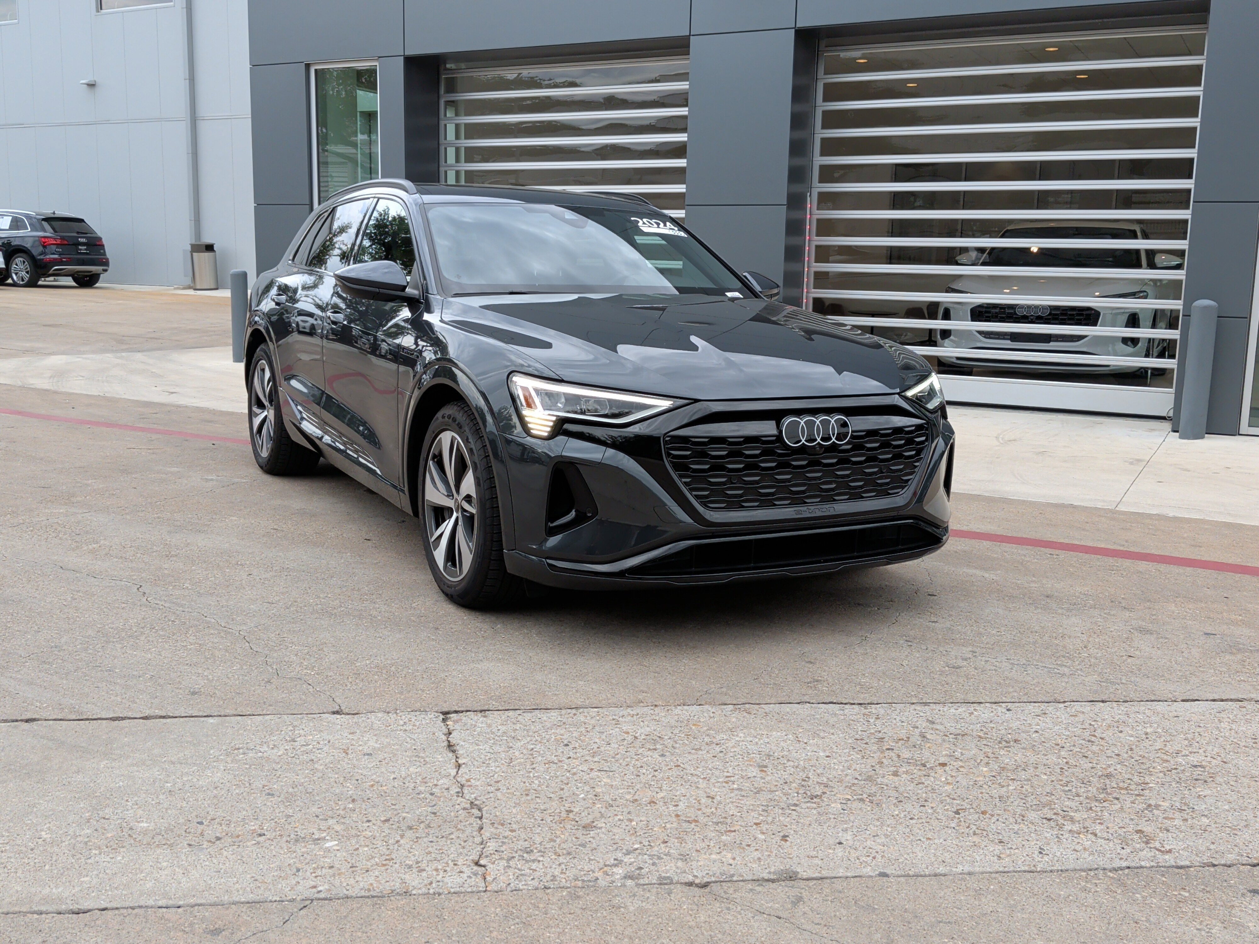 Used 2024 Audi Q8 e-tron Premium AWD/4WD image 2