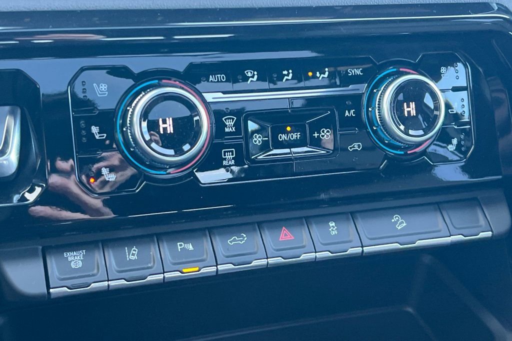 New 2026 GMC Sierra 2500 AT4 w/ AT4 Premium Plus Package image 17