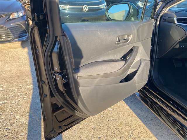 Used 2025 Toyota Corolla LE image 18
