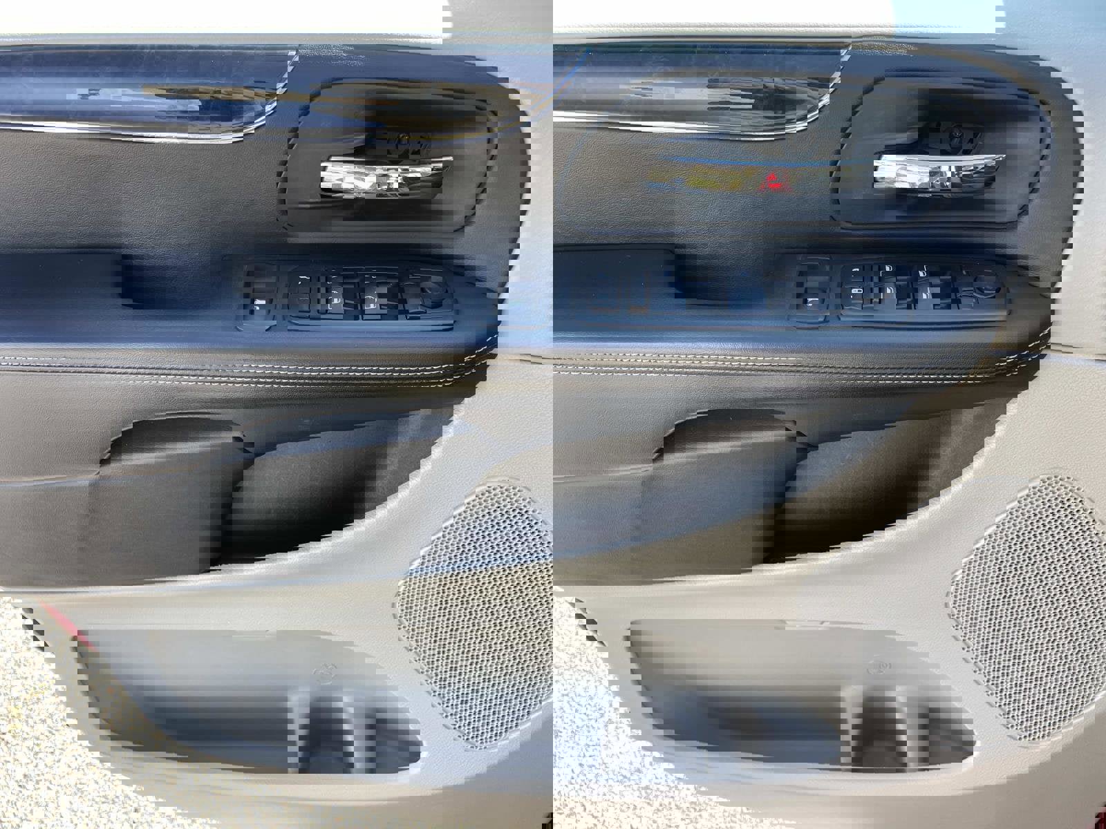 Used 2013 Chrysler Town & Country Touring image 16