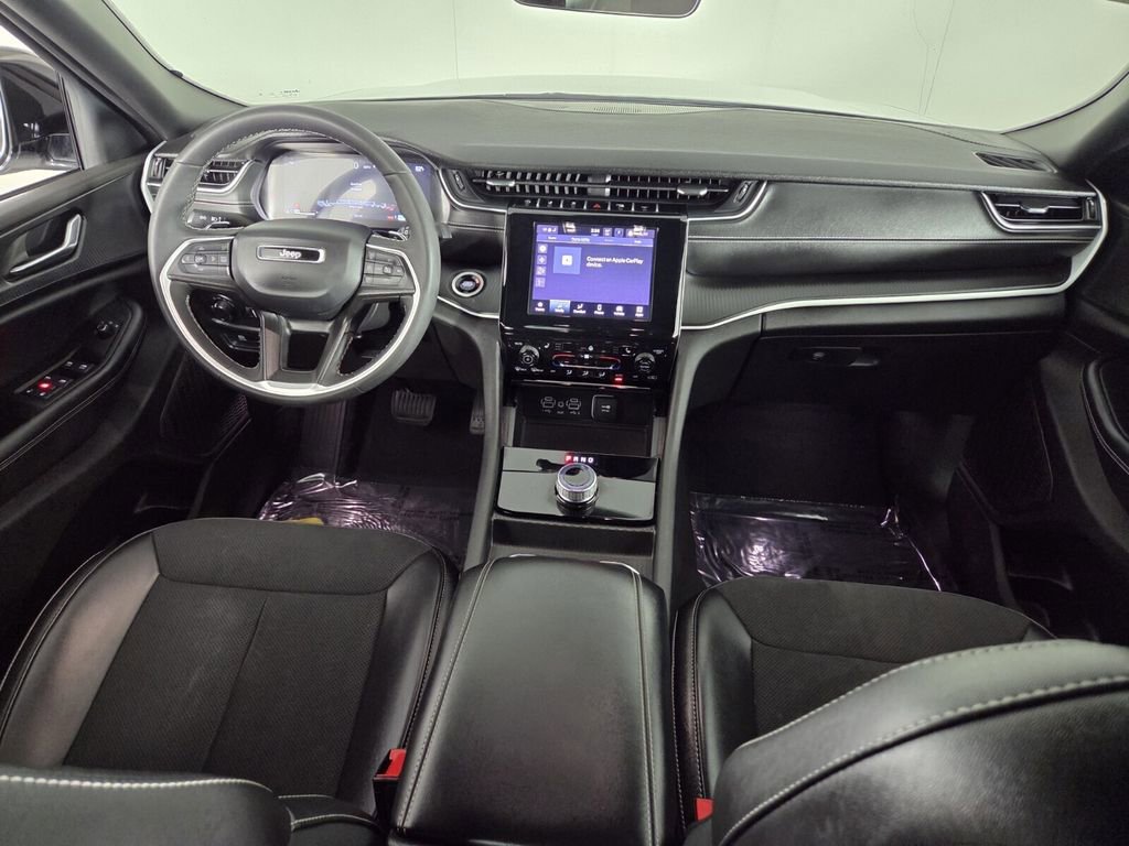 Certified 2025 Jeep Grand Cherokee Altitude image 28