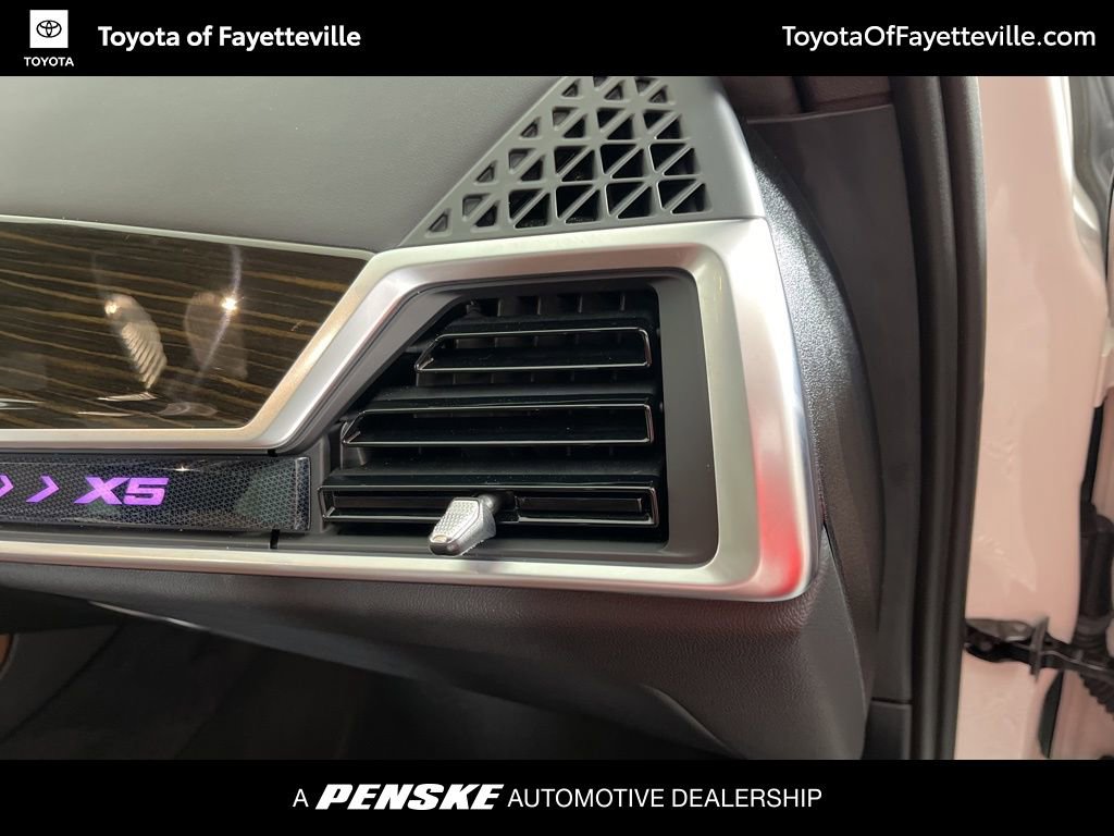 Used 2024 BMW X5 xDrive40i w/ Premium Package image 22