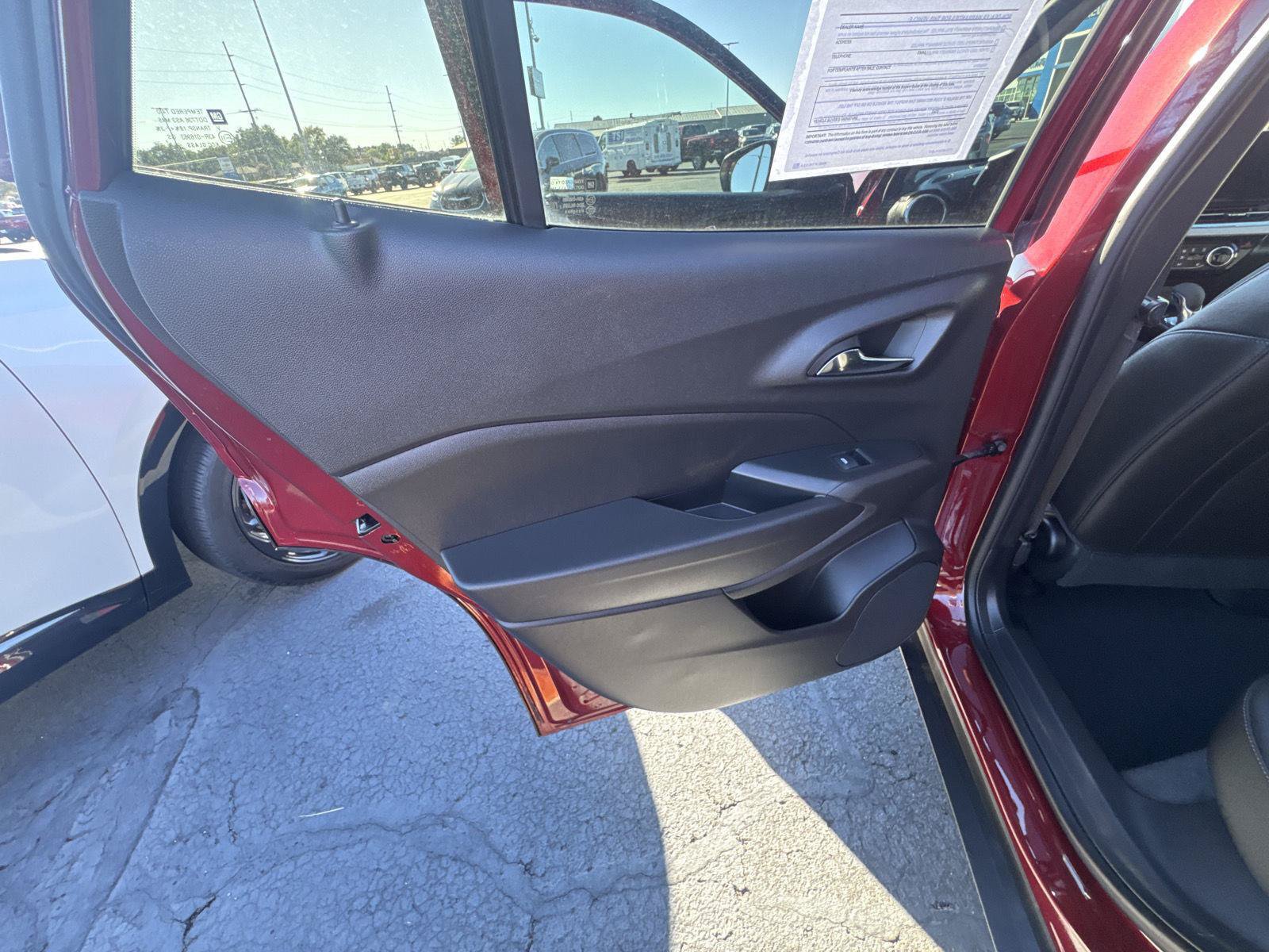 Used 2025 Chevrolet Trax LT w/ Driver Confidence Package FWD image 11