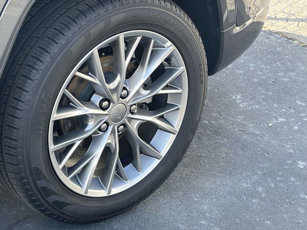 Used 2025 Jeep Grand Cherokee Summit image 26