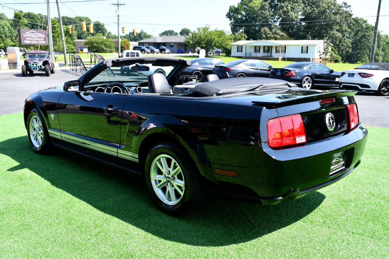 Used 2009 Ford Mustang Convertible image 3