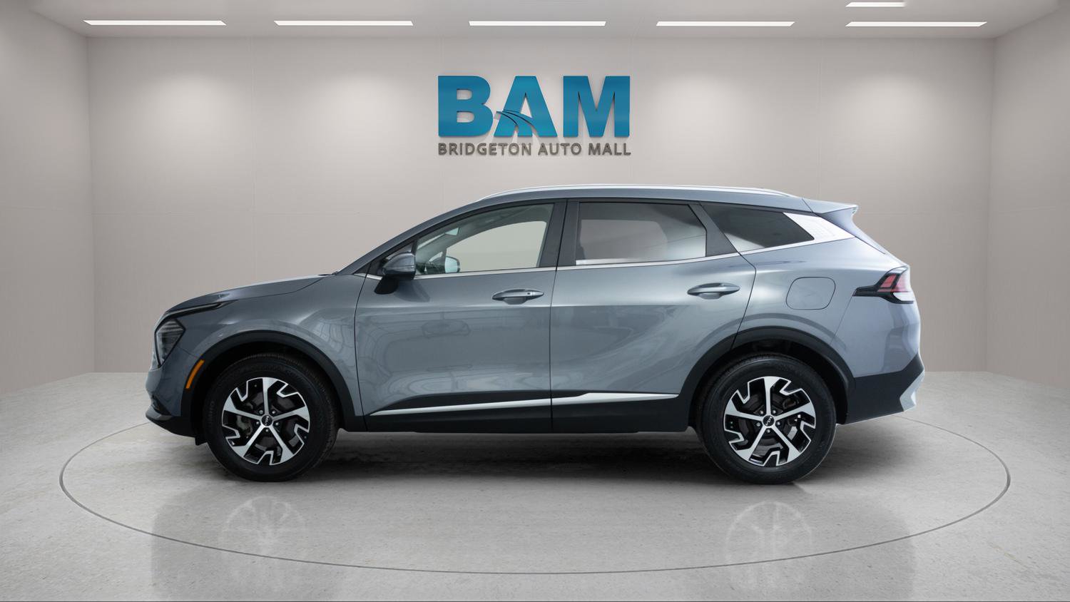 Used 2024 Kia Sportage EX AWD/4WD image 4