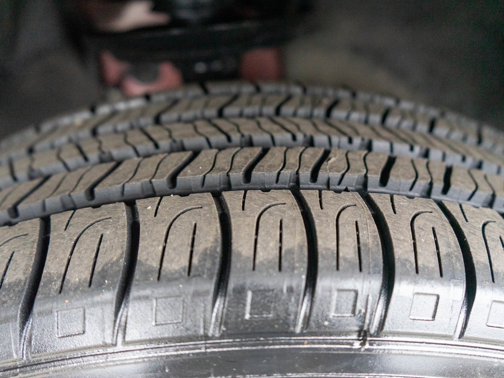 Used 2023 GMC Acadia SLT image 39