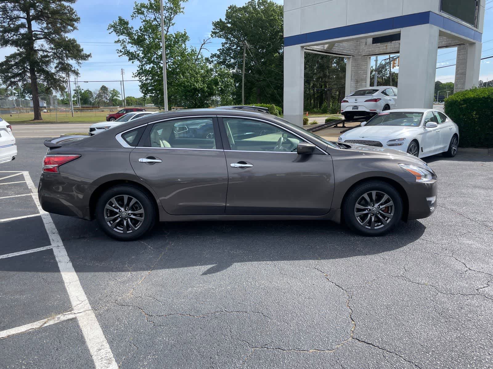 Used 2015 Nissan Altima 2.5 S w/ Sport Value Package FWD image 6