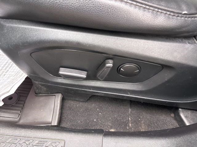 Used 2020 Ford Explorer XLT w/ Equipment Group 202A image 11