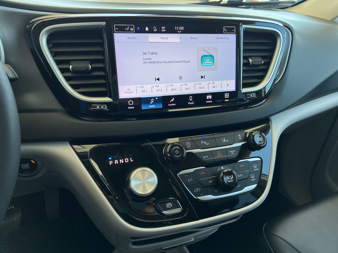 Used 2024 Chrysler Pacifica Touring-L image 24