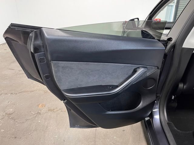Used 2023 Tesla Model Y Performance AWD/4WD image 16