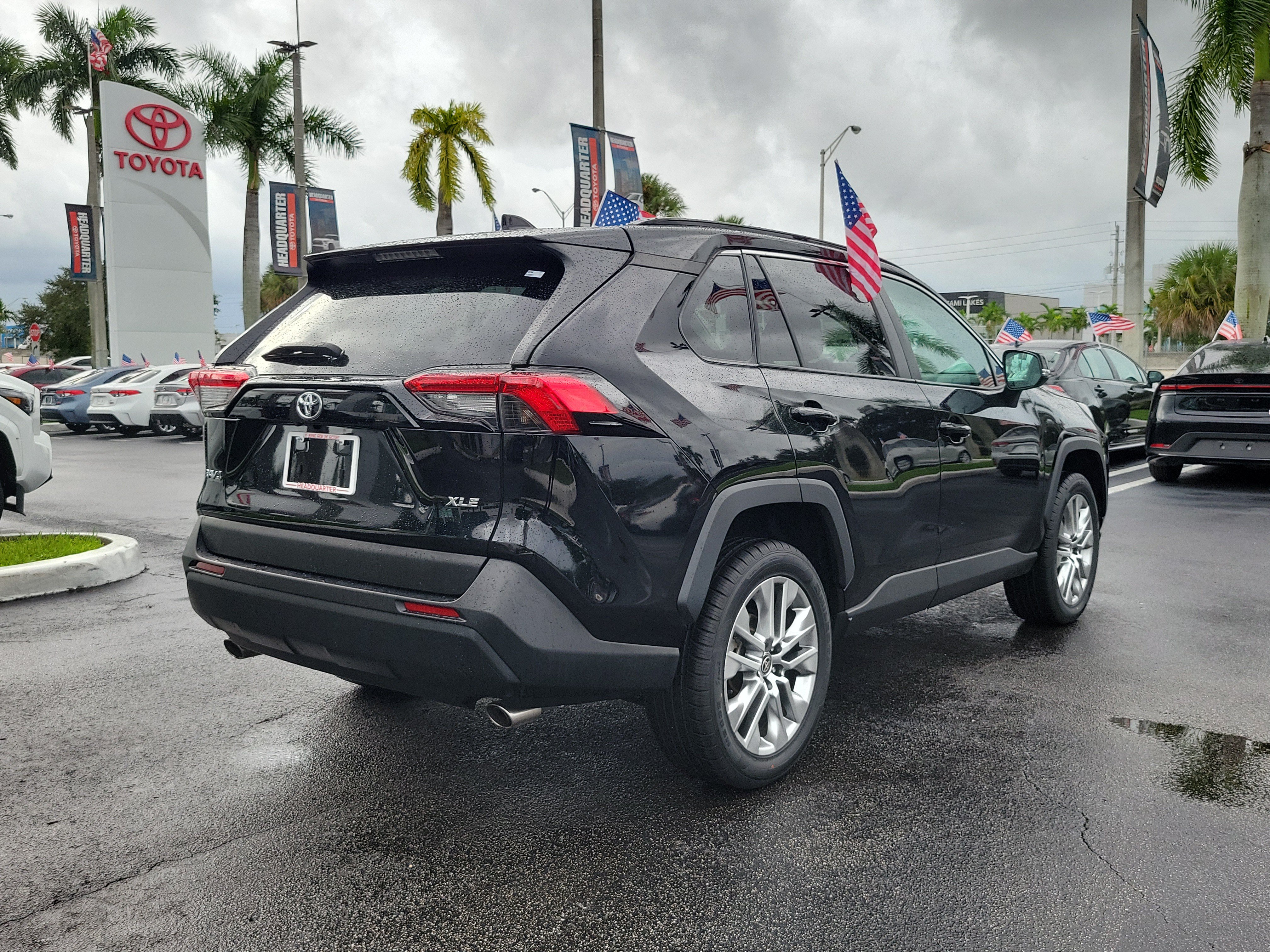 Used 2023 Toyota RAV4 XLE Premium FWD image 12