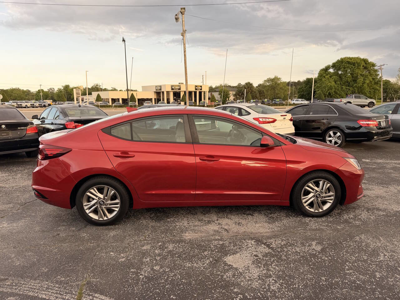 Used 2019 Hyundai Elantra SEL image 3