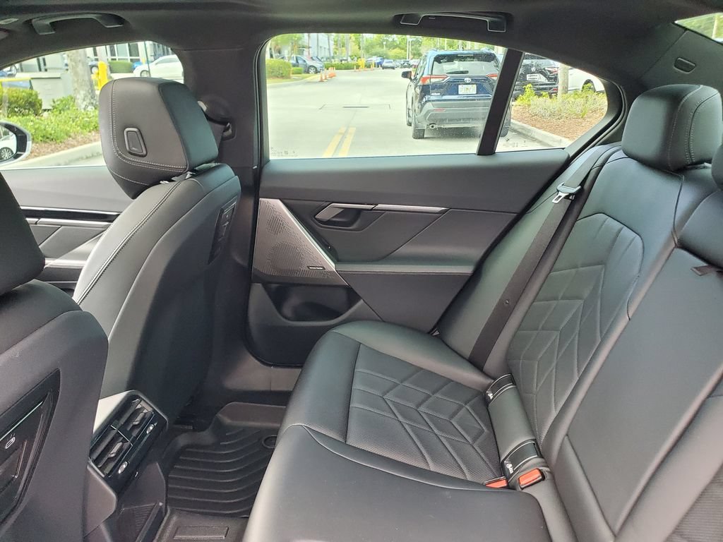 Used 2024 BMW 530i xDrive w/ Premium Package AWD/4WD image 12