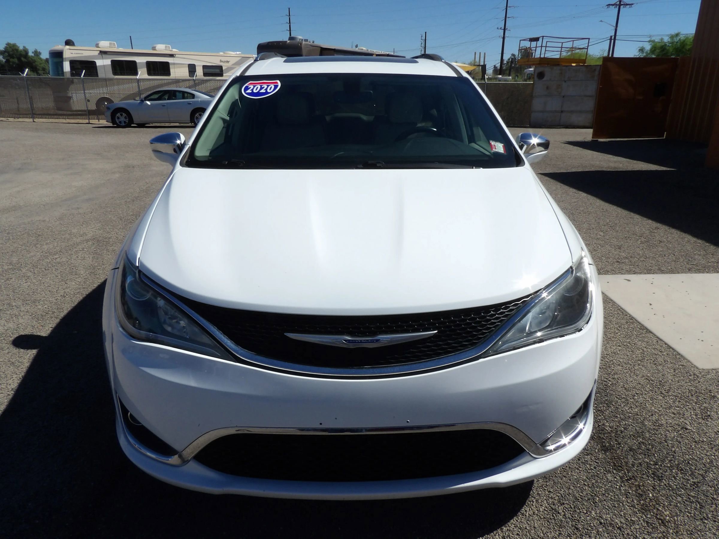 Used 2020 Chrysler Pacifica Limited image 3
