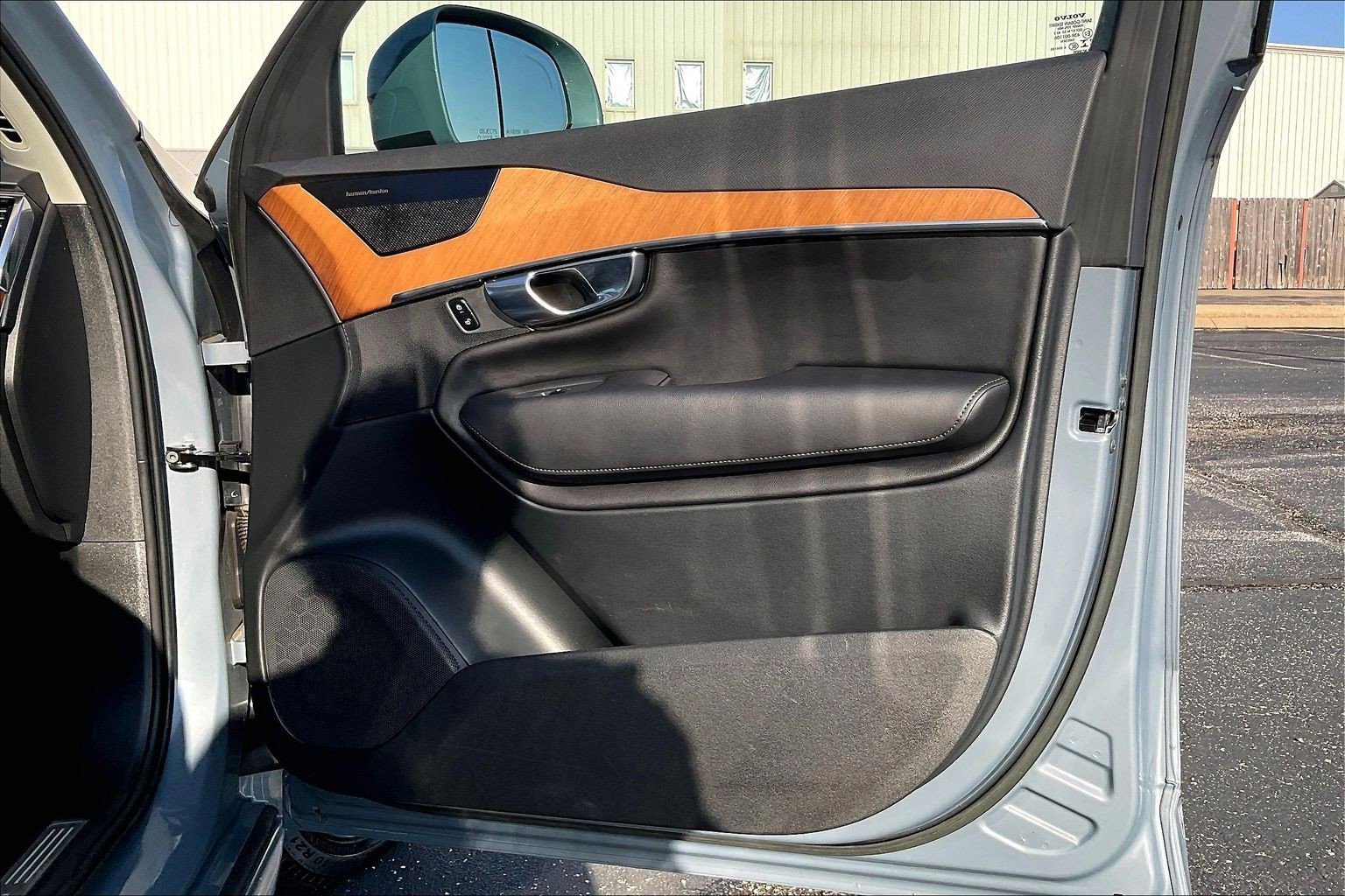 Used 2023 Volvo XC90 B6 Plus image 20