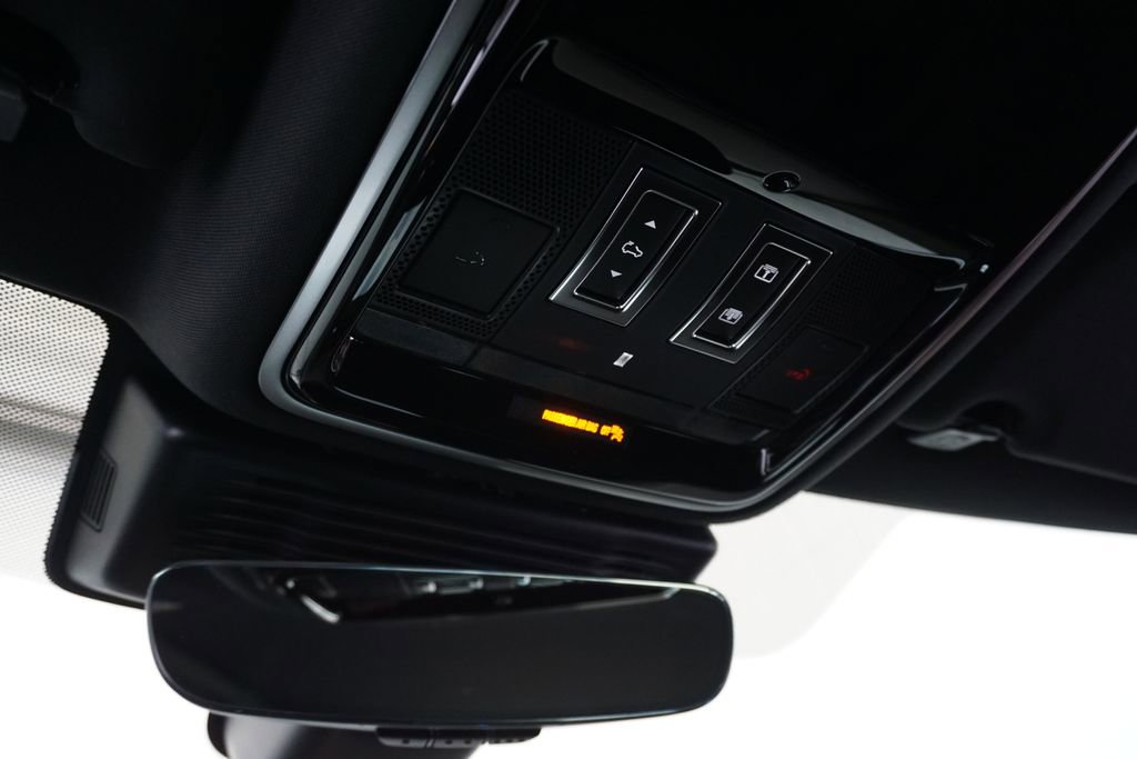 New 2026 Land Rover Range Rover Velar Dynamic SE image 16