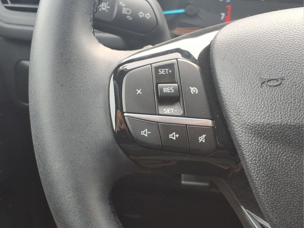 Used 2022 Ford Escape SE w/ Cold Weather Package image 15
