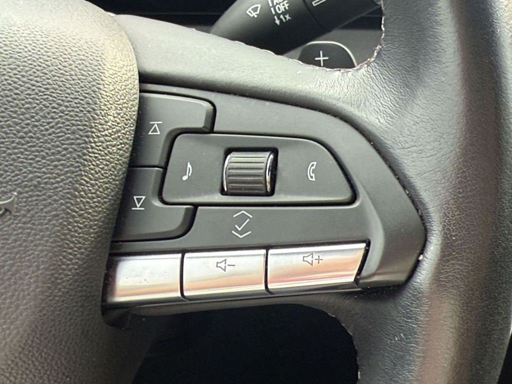 Certified 2025 Cadillac XT4 Premium Luxury FWD image 24