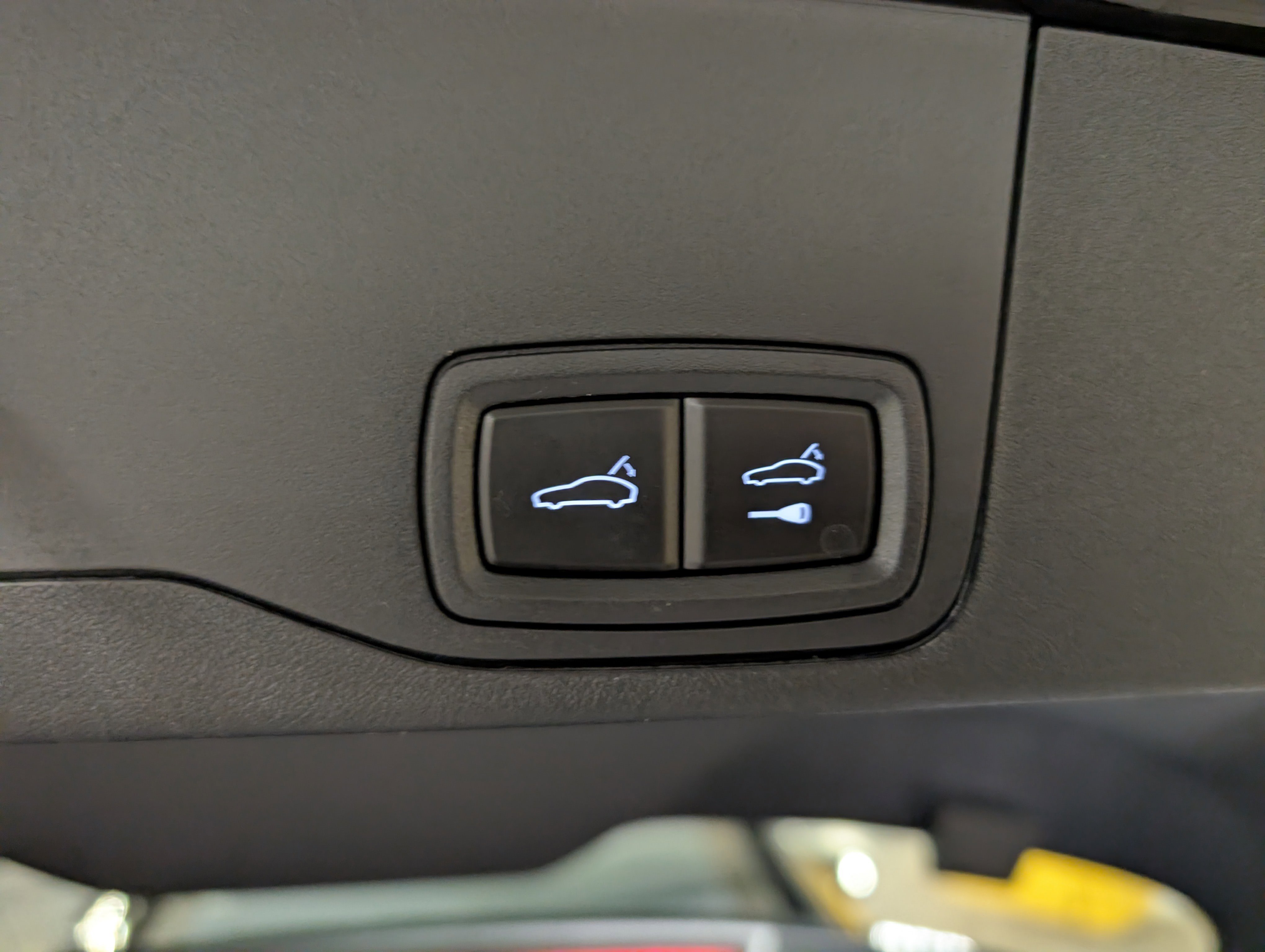 New 2026 Porsche Taycan 4 Cross Turismo image 25