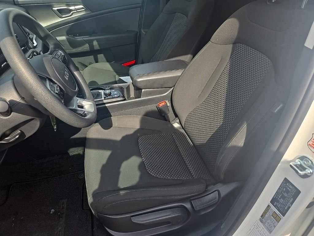 Used 2024 Kia Sportage LX image 17