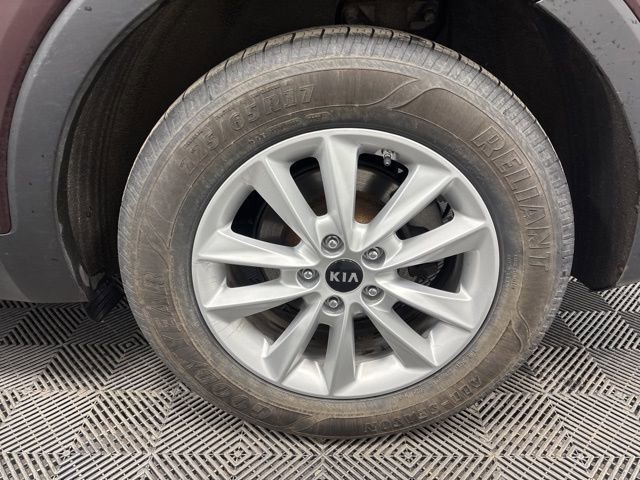 Used 2019 Kia Sorento LX w/ LX Convenience Package image 9