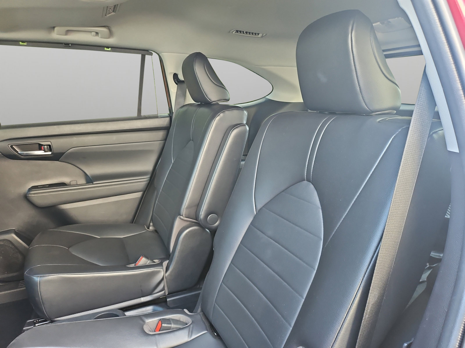 Used 2022 Toyota Highlander XLE FWD image 42