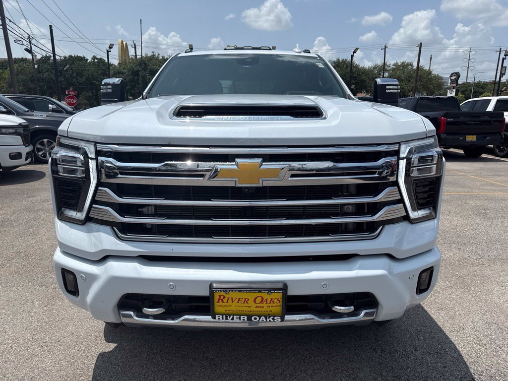 Used 2026 Chevrolet Silverado 3500 High Country w/ High Country Premium Package AWD/4WD image 2