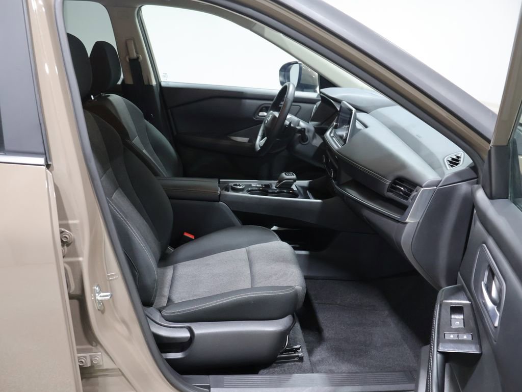Used 2025 Nissan Rogue SV AWD/4WD image 24