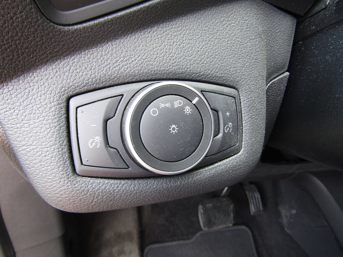 Used 2018 Ford C-MAX SE FWD image 11