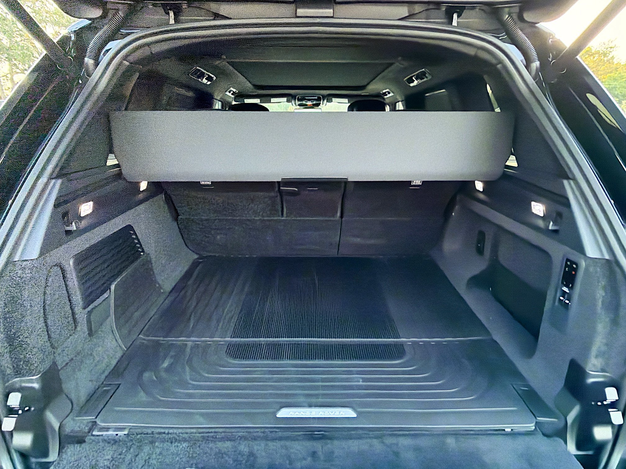 New 2026 Land Rover Range Rover Autobiography AWD/4WD image 11