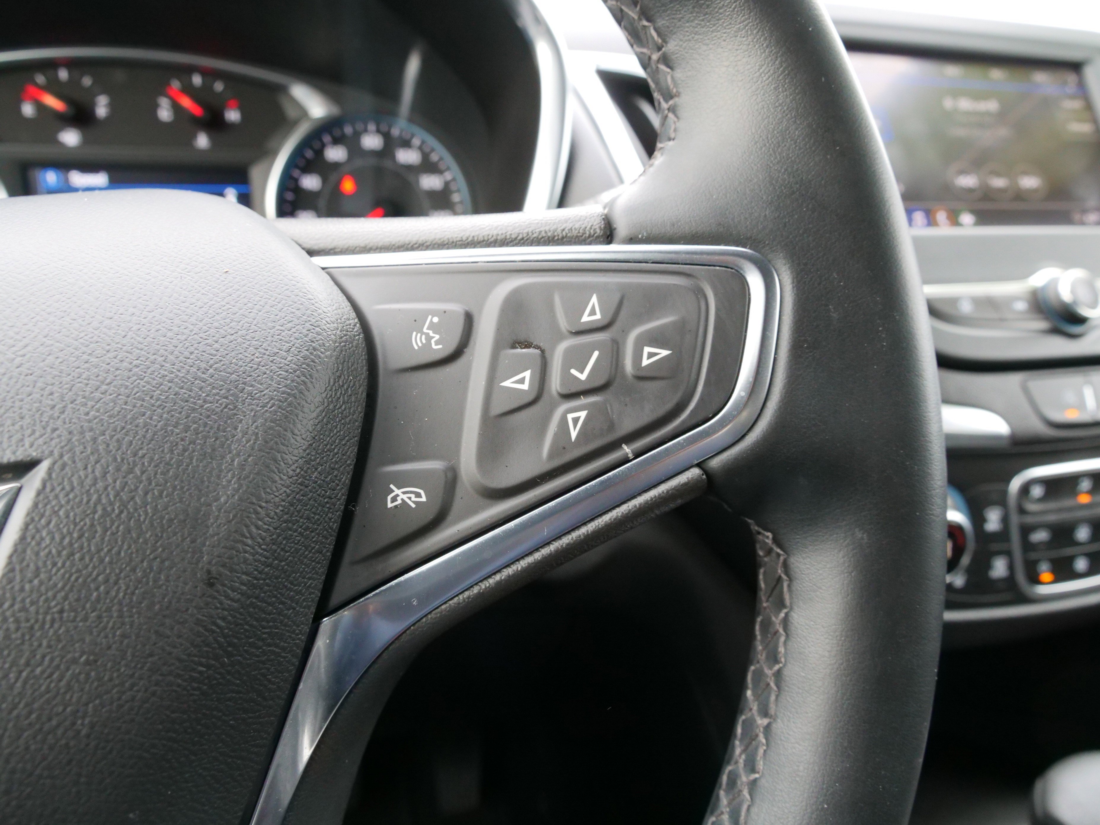 Used 2023 Chevrolet Equinox LT w/ Driver Convenience Package image 23