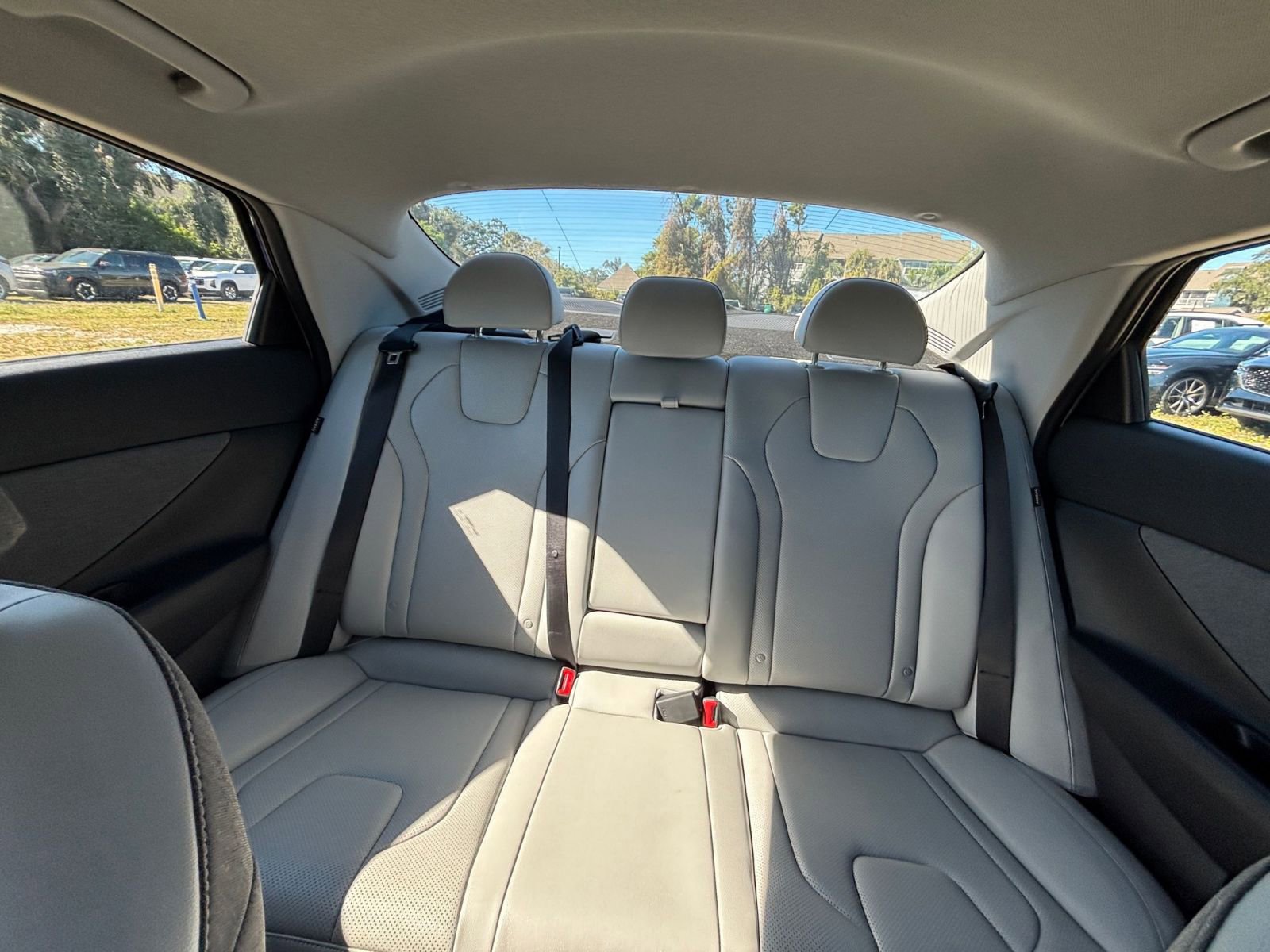 Used 2025 Hyundai Elantra Limited image 38