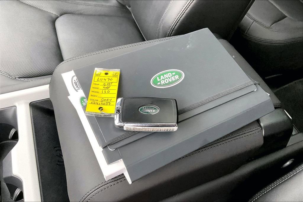 Used 2025 Land Rover Defender 130 X-Dynamic SE image 36