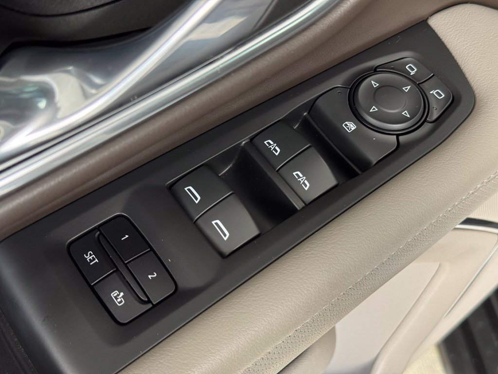 Used 2023 GMC Yukon XL SLT AWD/4WD image 29