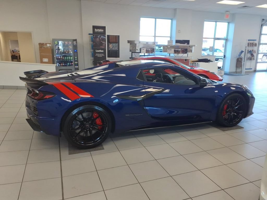 New 2027 Chevrolet Corvette Grand Sport w/ Z52 Sport Performance Package RWD image 8