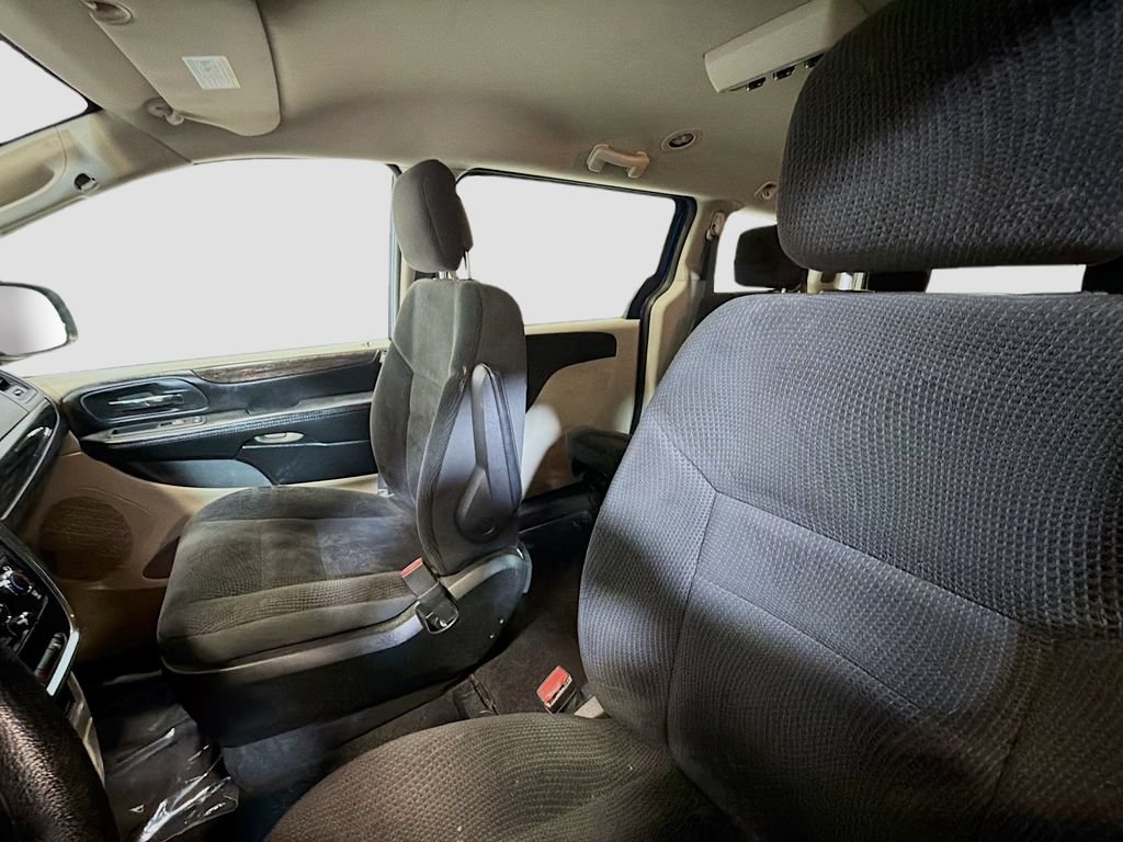 Used 2019 Dodge Grand Caravan SE w/ UConnect Hands-Free Group FWD image 18