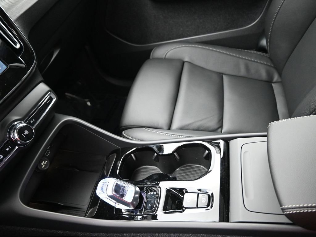 New 2026 Volvo XC40 B5 Ultra w/ Protection Package Premier image 16