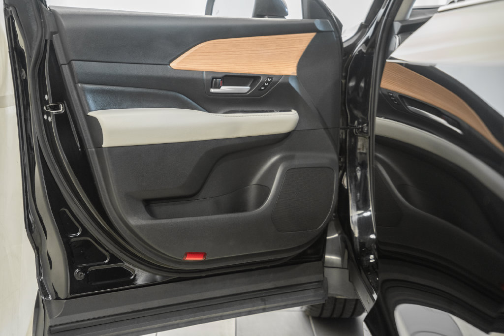 Certified 2024 Toyota Grand Highlander AWD image 44