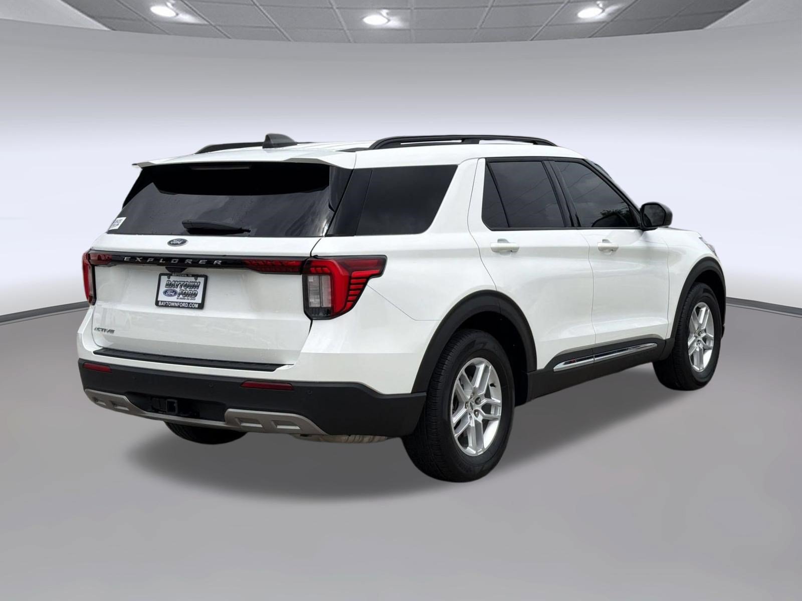 Used 2025 Ford Explorer Active w/ Active Comfort Package RWD image 9