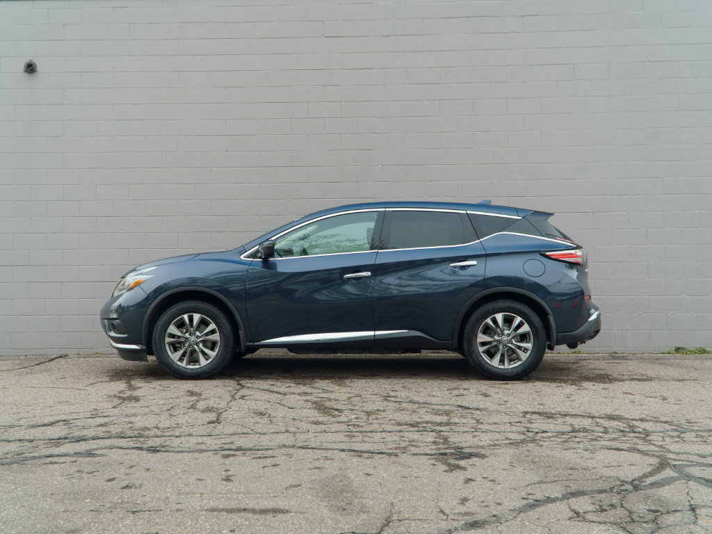 Used 2018 Nissan Murano S FWD image 2