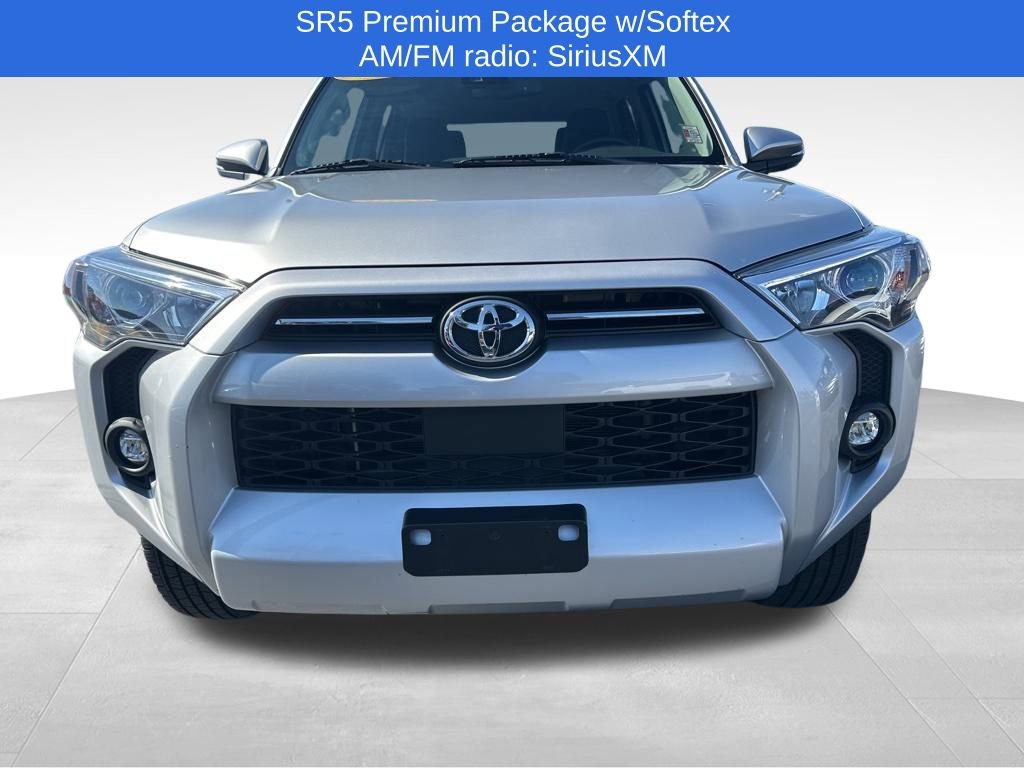 Used 2022 Toyota 4Runner SR5 Premium image 2