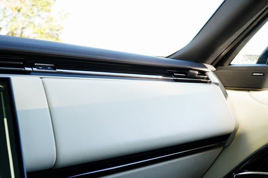Used 2023 Land Rover Range Rover SE image 23