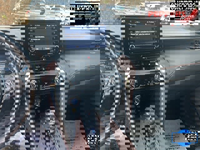 Used 2022 Toyota Venza XLE image 13