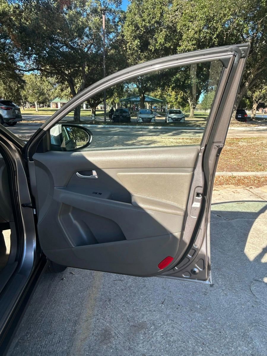 Used 2014 Kia Sportage LX image 16