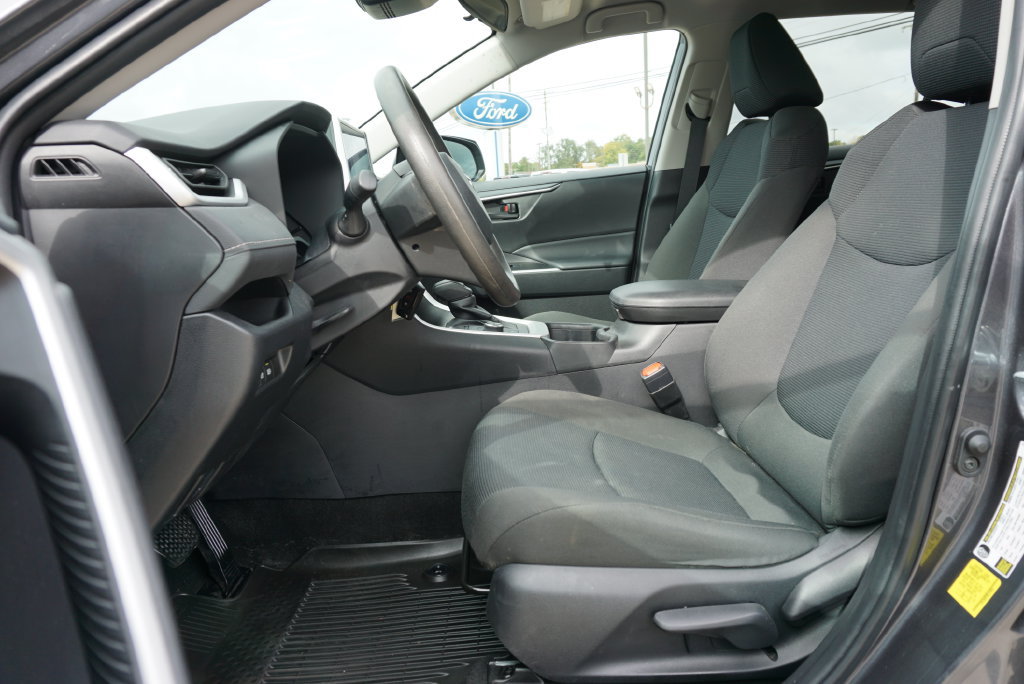 Used 2024 Toyota RAV4 LE AWD/4WD image 16